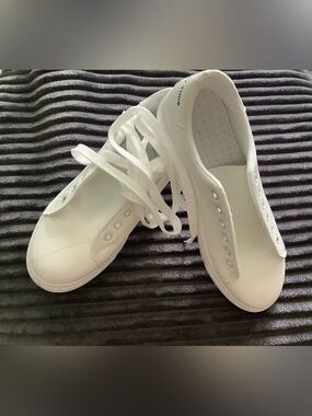 SERNIAL Womens White Platform Walking Sneakers, PU leather, Shoes. Sz 7.
